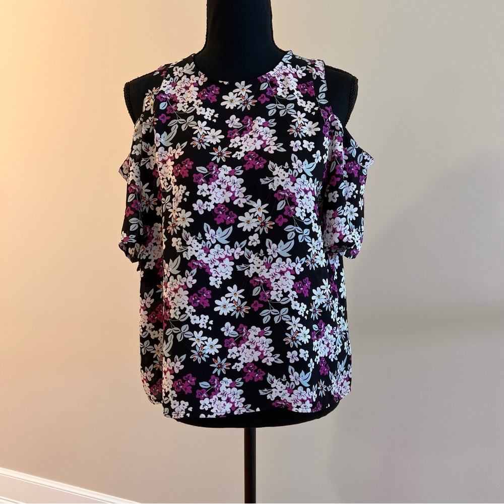 🚨Express Shirt! Size Small! Floral!